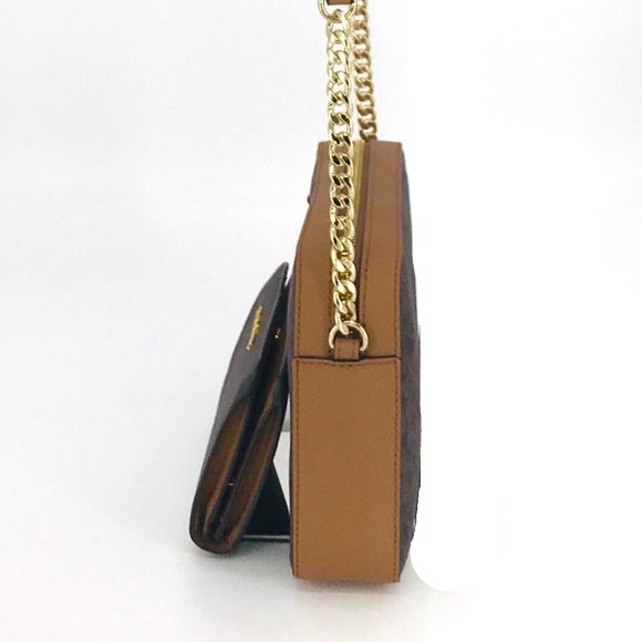 Michael Kors Jet Set Crossbody Wallet Set - Picture 3 of 8